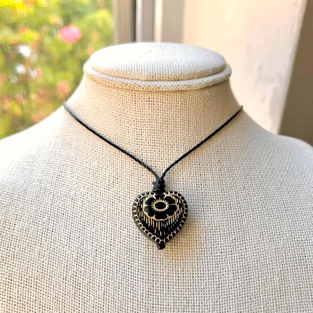 Black & Gold Small Flower Boho Whimsygoth Heart Necklace/Choker - Picture 5 of 6